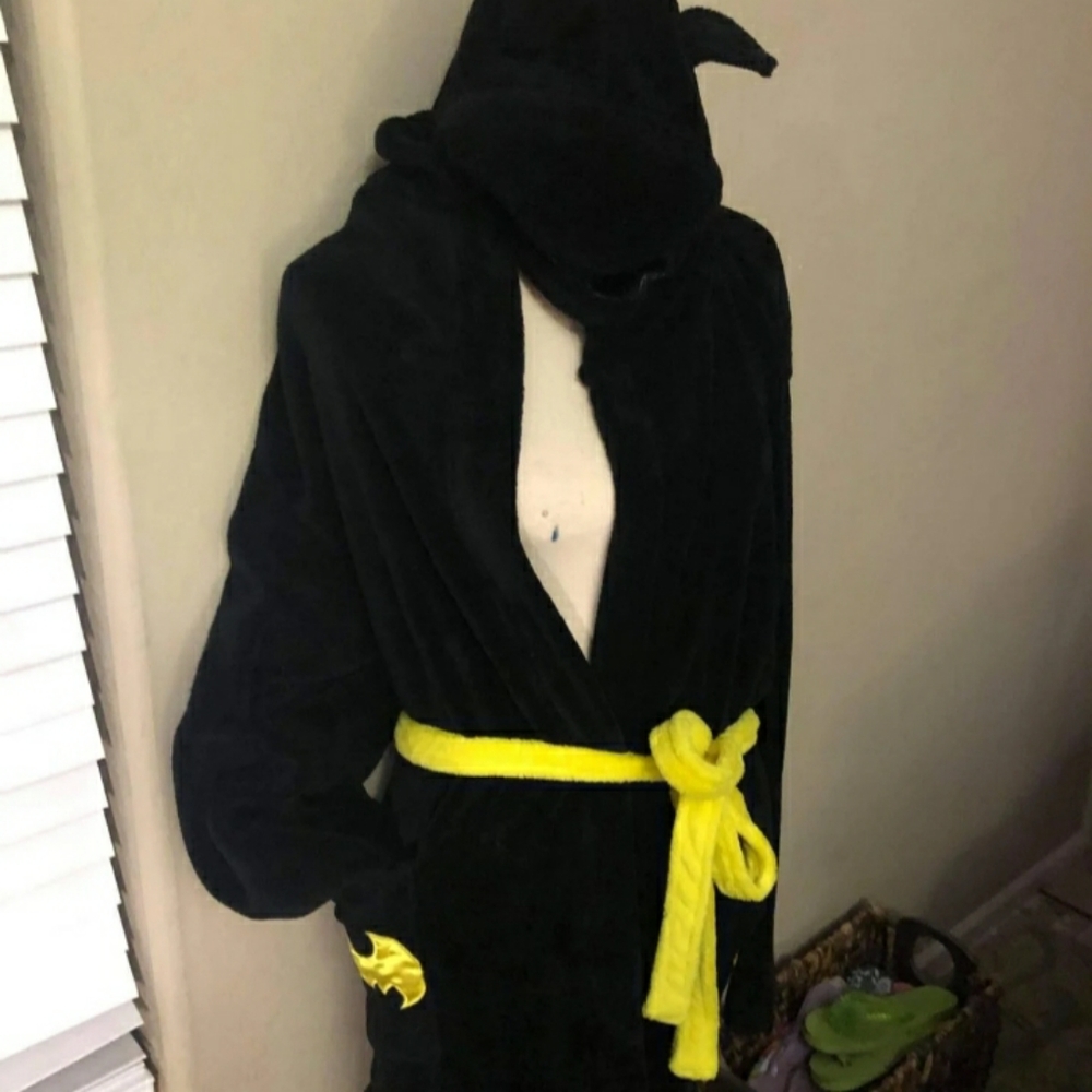 Batman Robe - Picture 3 of 6